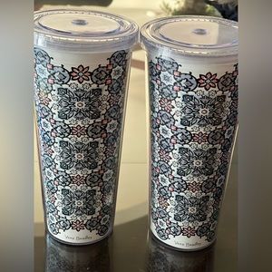 Vera Bradley insulated cup

Selling individually